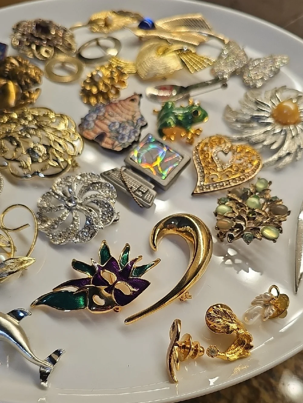 32 Pcs Women’s Brooch Lot - Mixed Brooches - Picture 4 of 8